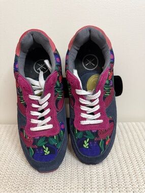 Inkkas Andes Suede Jogger sneaker Blue & Pink Floral Pattern Sneakers in size 8